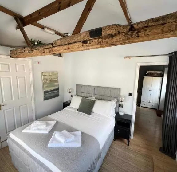 Retkeilymaja Pear & Olive Cottage