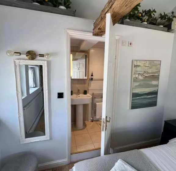 Retkeilymaja Pear & Olive Cottage