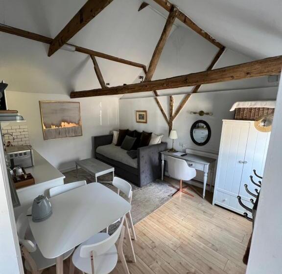 Общежитие Pear & Olive Cottage