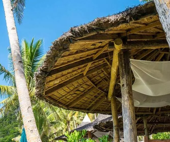 Hotelli Caluwayan Palm Island Resort