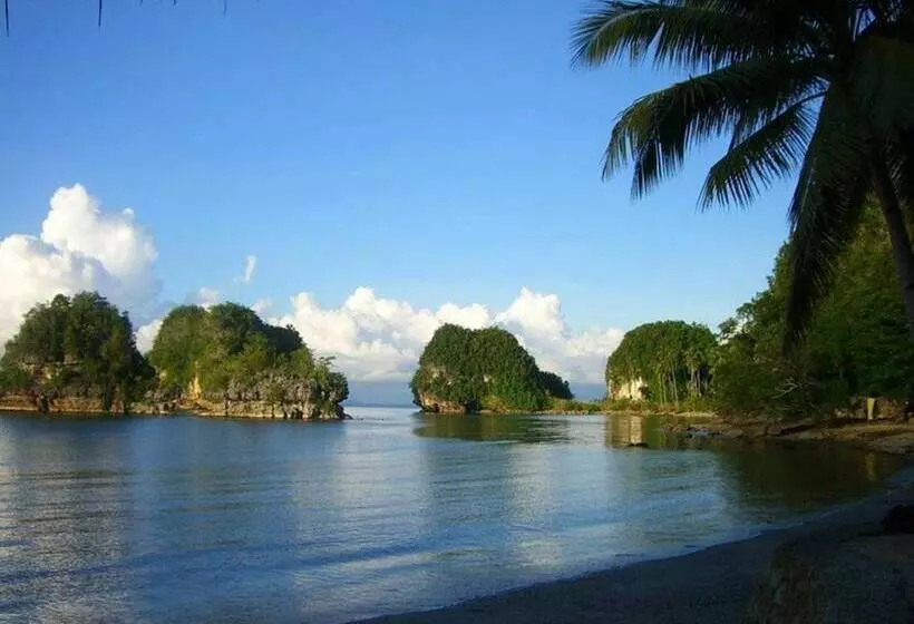 Hotelli Caluwayan Palm Island Resort