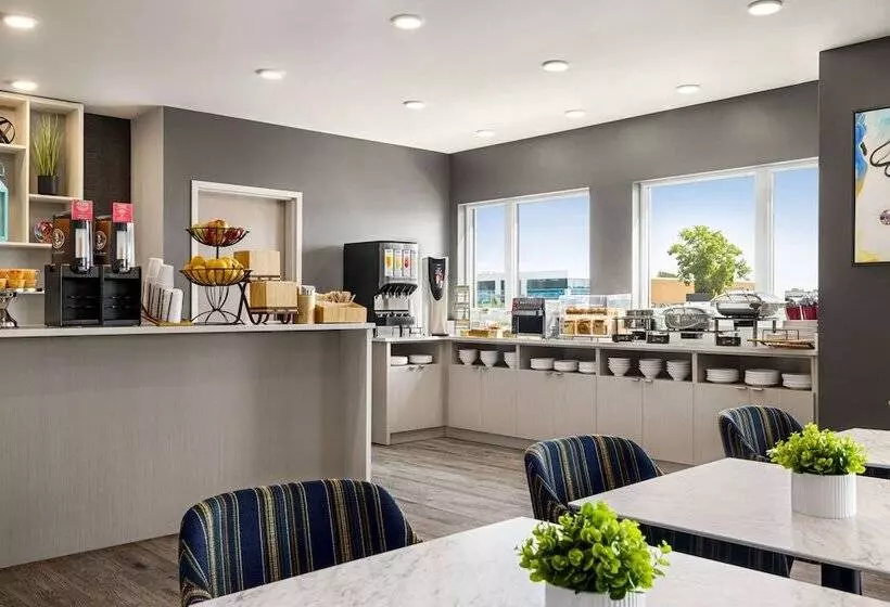 Microtel Inn & Suites Montreal Airport   Dorval Qc