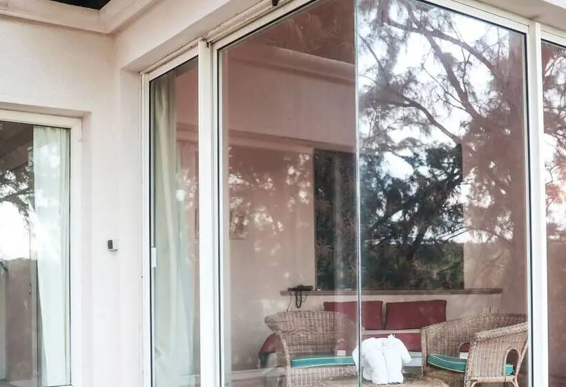 هتل Andrea Lodges