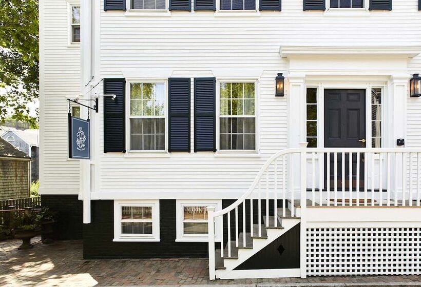 هتل Blue Iris By Life House