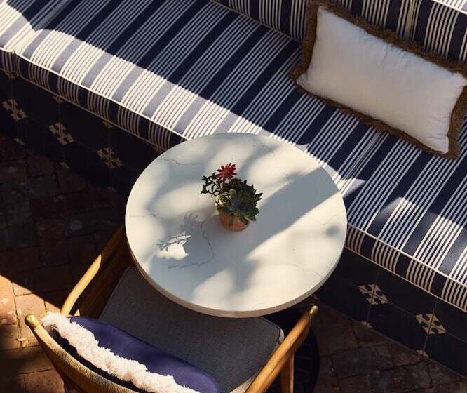 هتل Blue Iris By Life House