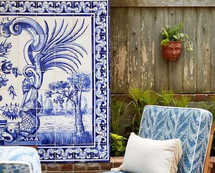 هتل Blue Iris By Life House