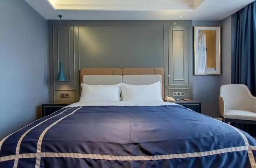 Lanou Hotel Chongqing Hongou Square Wanzhou Guanyinyan