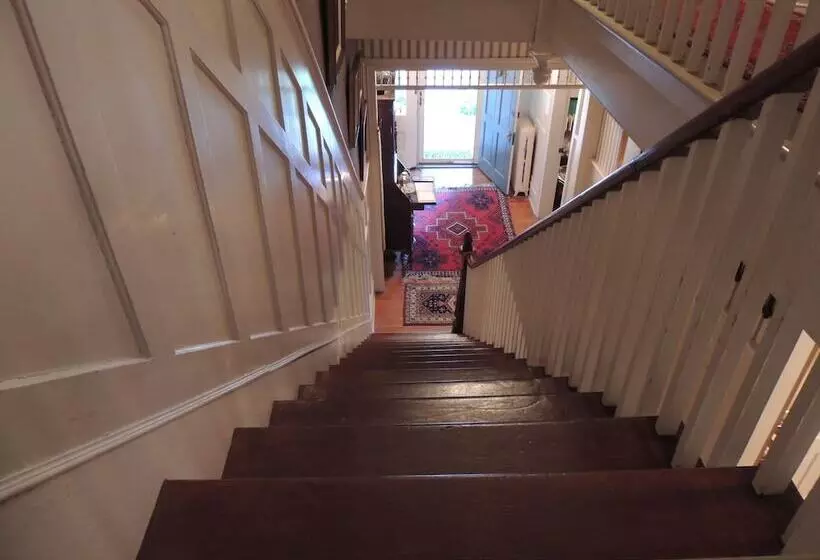 Hotelli 1868 Magnolia House Inn