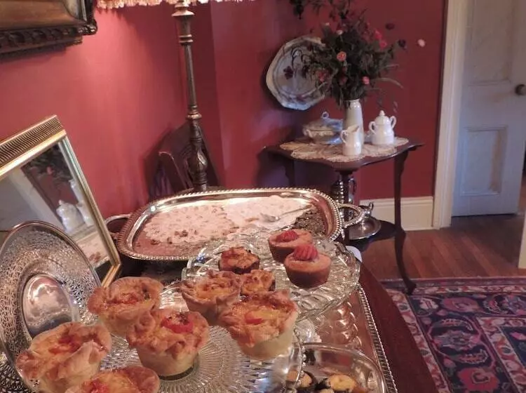 Hotelli 1868 Magnolia House Inn