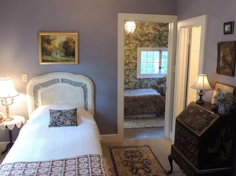 Hotelli 1868 Magnolia House Inn