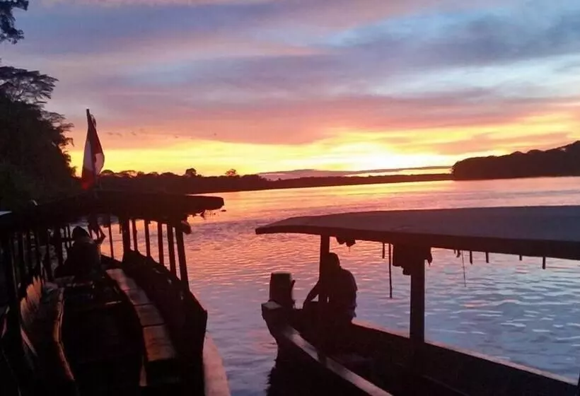 ホテル Amazon Lodge Tambopata