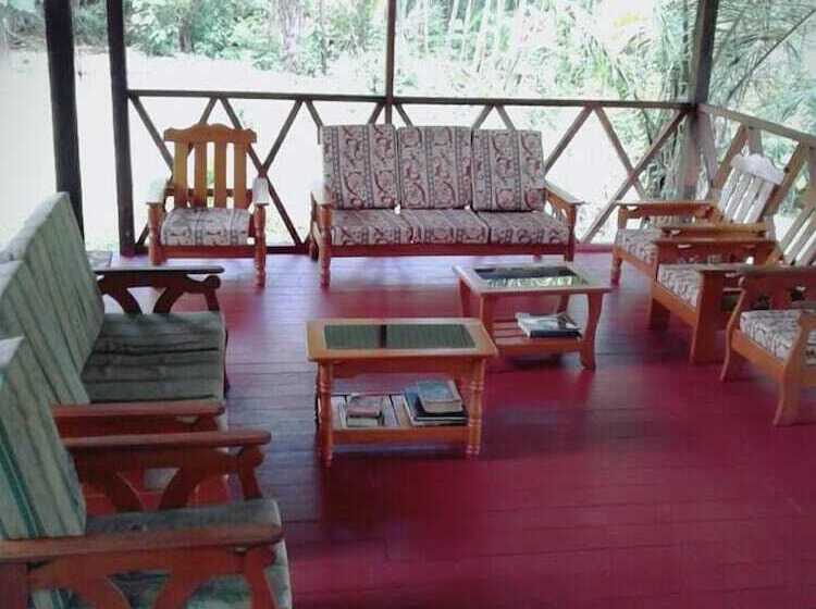 هتل Amazon Lodge Tambopata