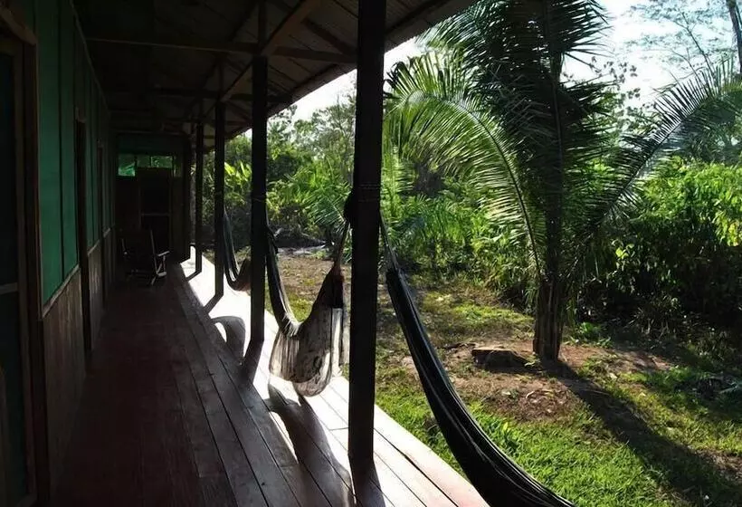 ホテル Amazon Lodge Tambopata