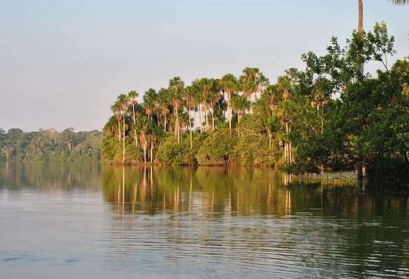 هتل Amazon Lodge Tambopata