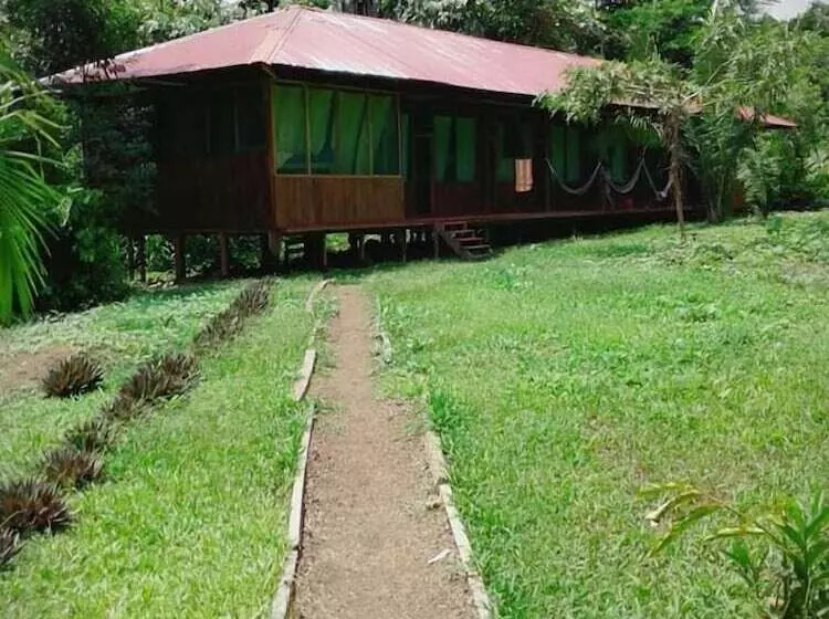 ホテル Amazon Lodge Tambopata