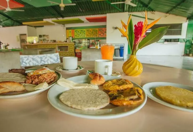 Hotelli Los Colores Ecoparque