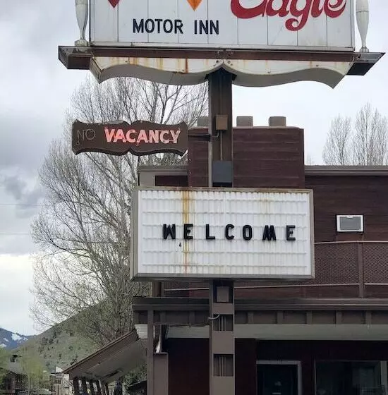 Hotelli Golden Eagle Inn