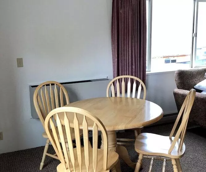 Hotelli Golden Eagle Inn