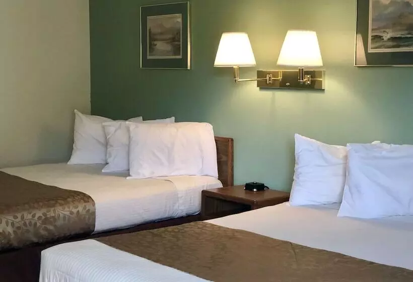 Hotelli Golden Eagle Inn