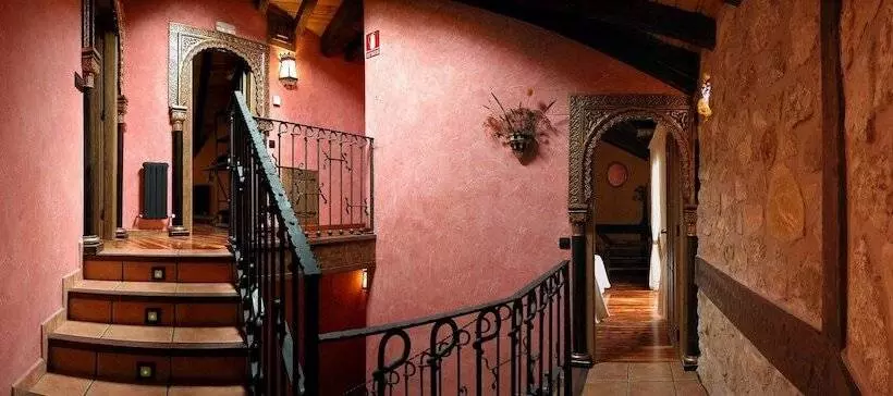 Hotelli El Mirador De Almanzor