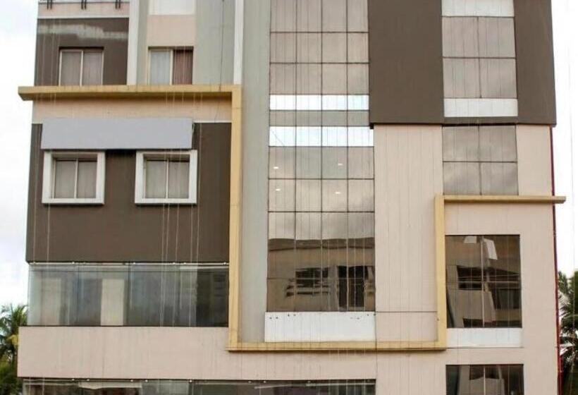 هتل Siri Varshini Inn