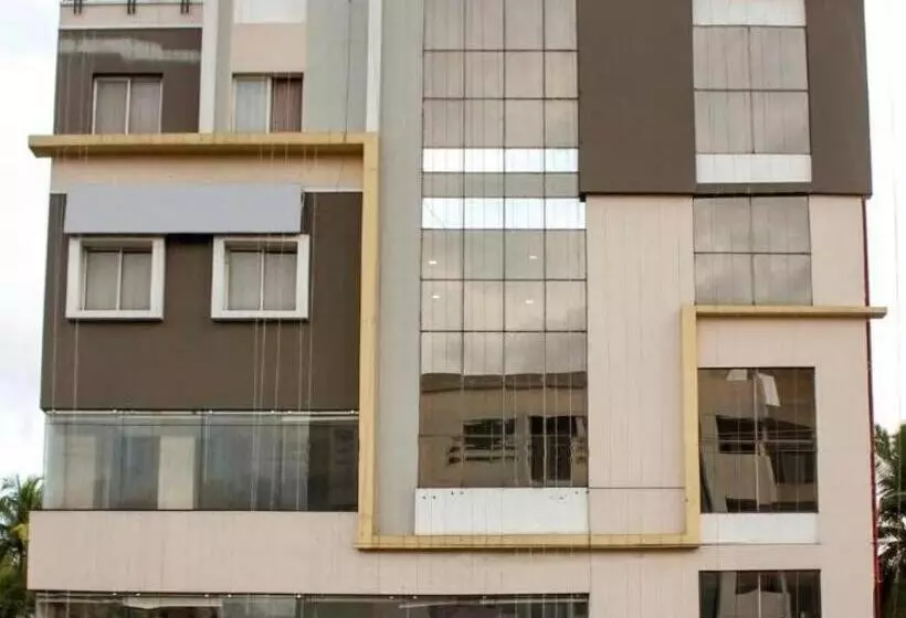 هتل Siri Varshini Inn