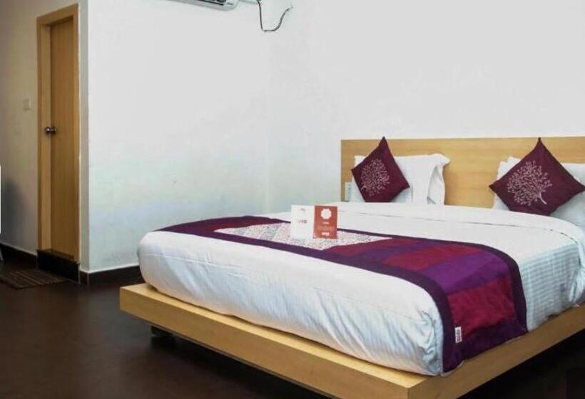 هتل Siri Varshini Inn