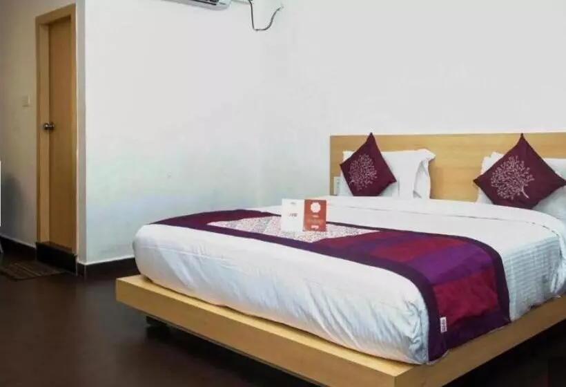 هتل Siri Varshini Inn