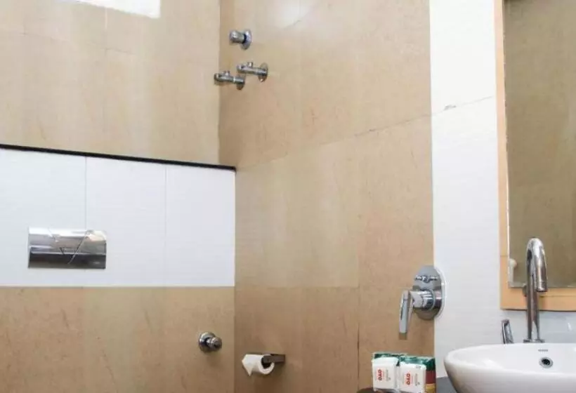 هتل Siri Varshini Inn