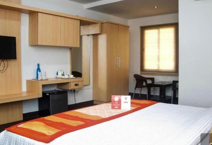 هتل Siri Varshini Inn