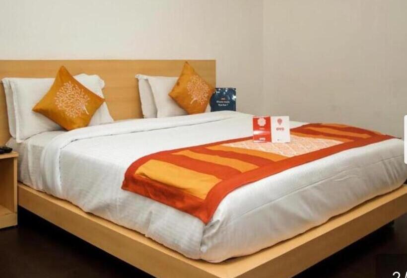 هتل Siri Varshini Inn