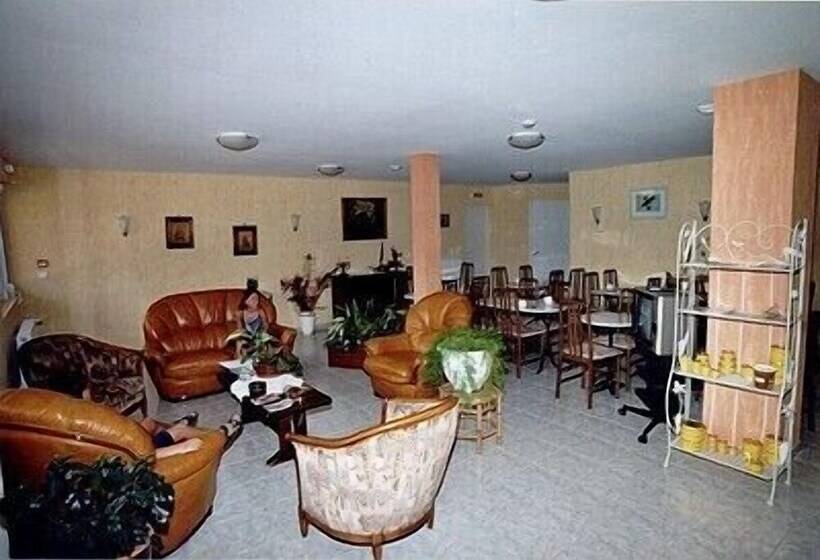 Отель Le Domaine De Renaudet