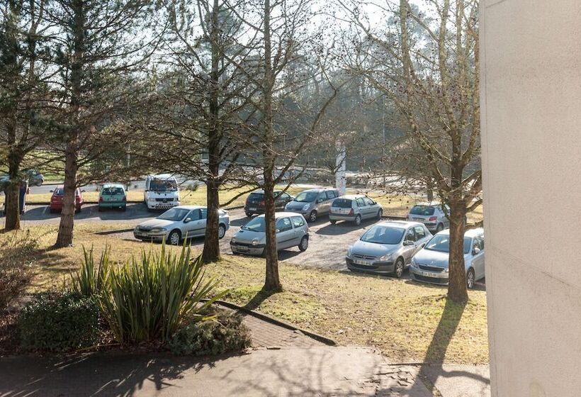 Отель Auberge De Jeunesse Hi Bordeaux Blanquefort