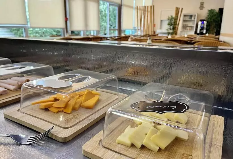 Hotelli Auberge De Jeunesse Hi Bordeaux Blanquefort