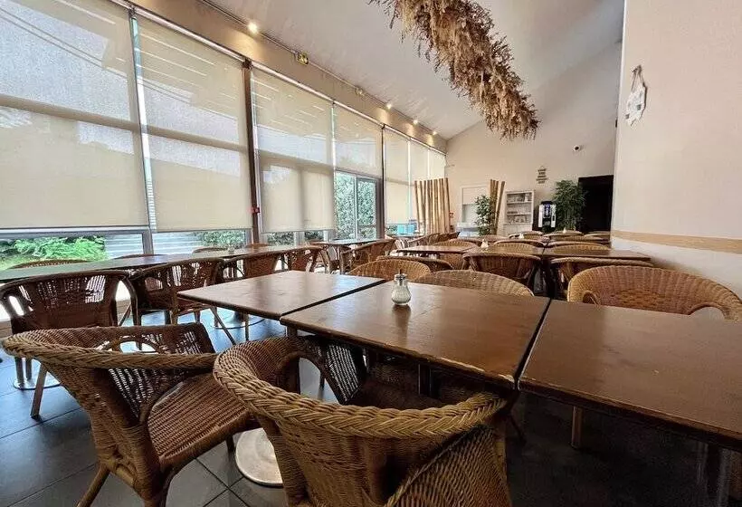 Hotelli Auberge De Jeunesse Hi Bordeaux Blanquefort