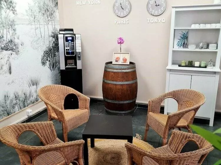 Hotelli Auberge De Jeunesse Hi Bordeaux Blanquefort