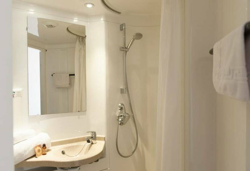 Отель Auberge De Jeunesse Hi Bordeaux Blanquefort