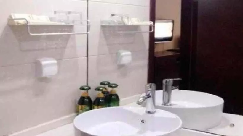 Hotelli Weihai Huayu Business