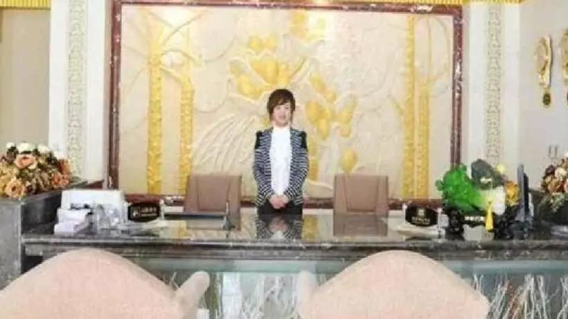 Hotelli Weihai Huayu Business