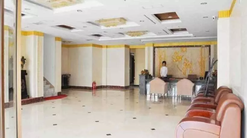 Hotelli Weihai Huayu Business