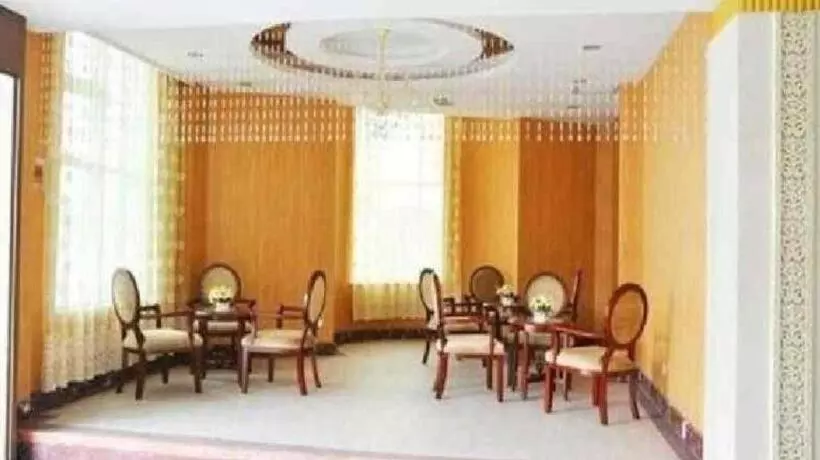 Hotelli Weihai Huayu Business