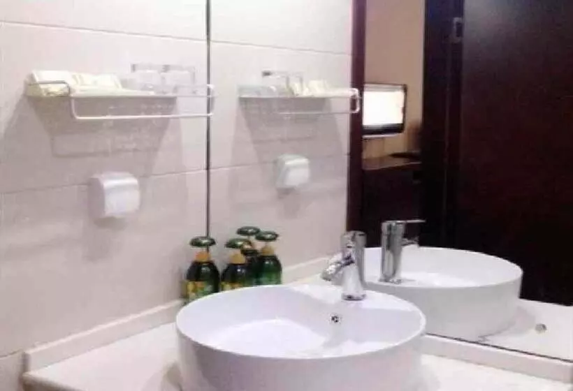 Hotelli Weihai Huayu Business