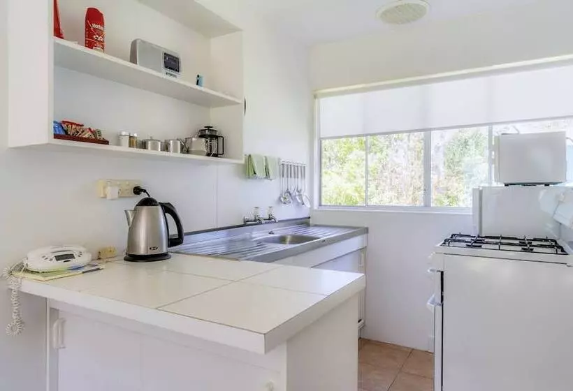 هتل Aloha Apartments