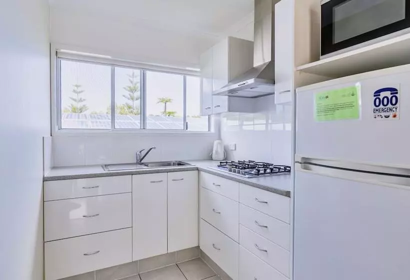 هتل Aloha Apartments