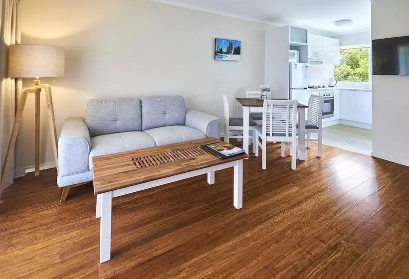 هتل Aloha Apartments