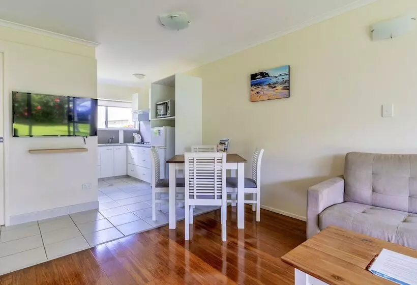 هتل Aloha Apartments