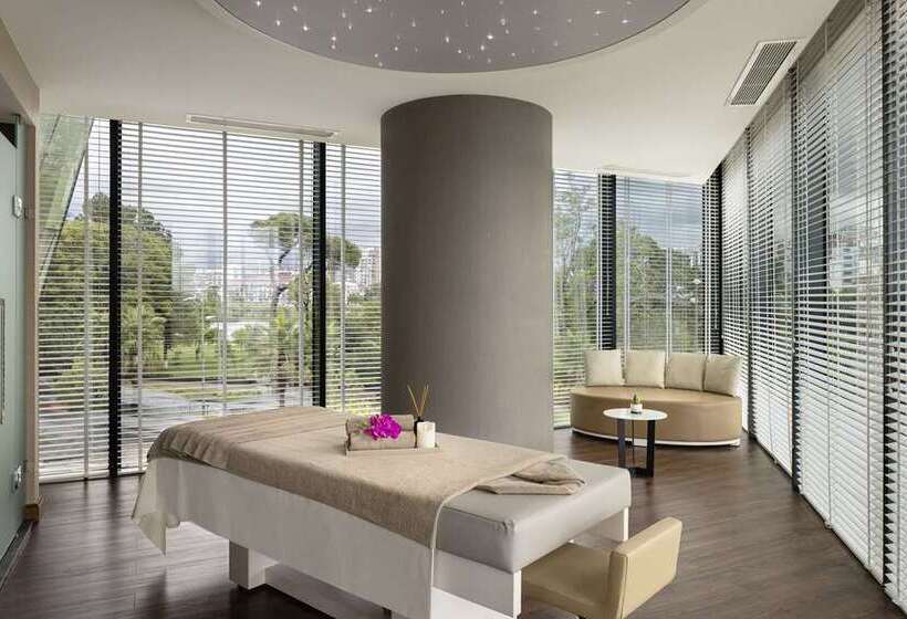 هتل Hilton Batumi