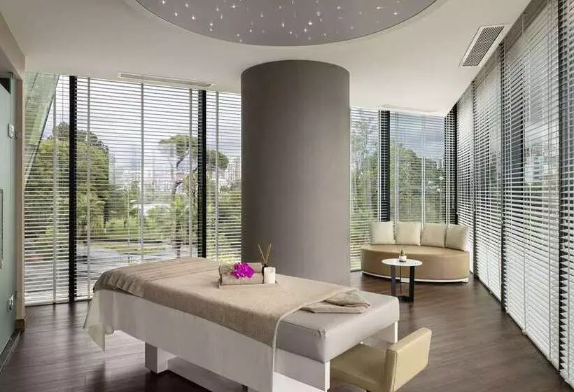 هتل Hilton Batumi