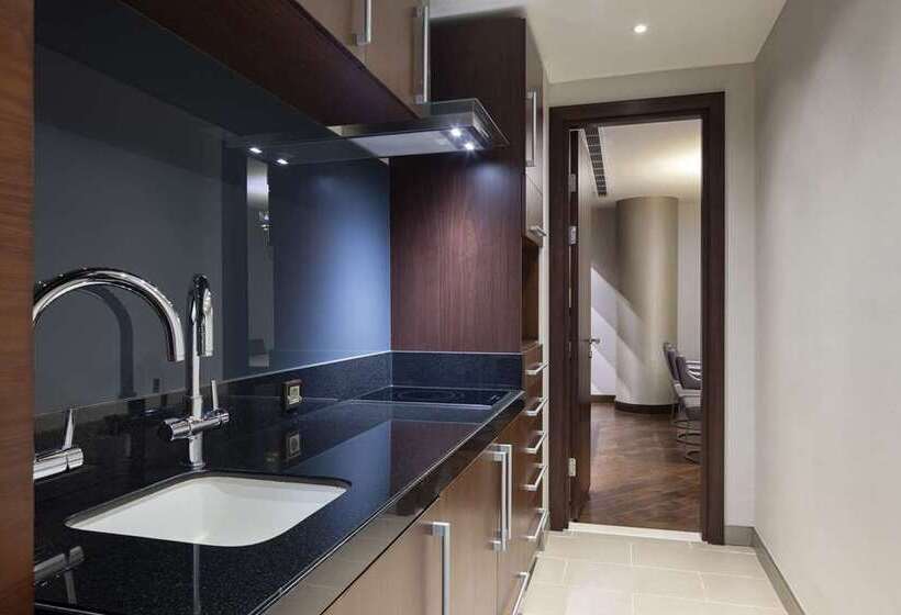 هتل Hilton Batumi