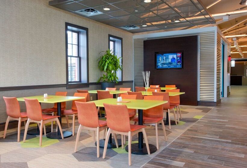 בית מלון כפרי Hilton Garden Inn Burlingtondowntown